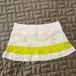 WHITE NIKE TENNIS SKIRT with lime yellow lining!! Super cute
